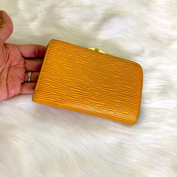Authentic Louis Vuitton Kisslock wallet - Picture 4 of 15